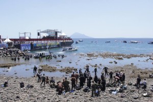 marinir siap turun ke dasar laut