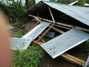 rumah ambruk