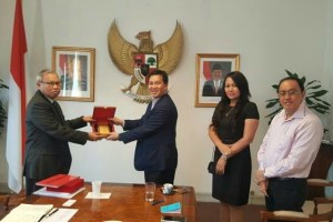 Wagub Sulut, Steven Kandouw, Denmark