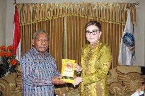 Kunjunga kerja Tetty di Papua