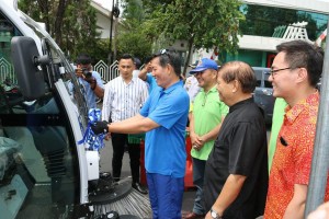 pembersi jalan1