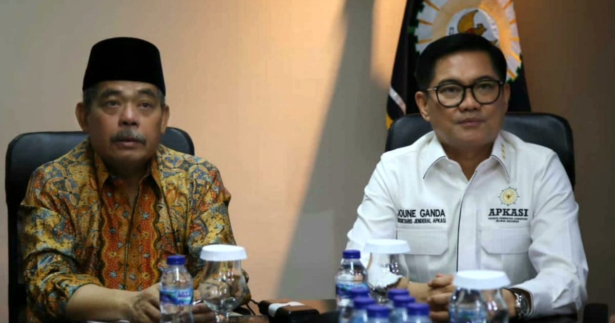 Ketum APKASI Burzah Zarnubi dan Sekjen APKASI Joune Ganda