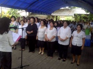 Prof Runtuwene Lantik Komunitas Perempuan Cerdas Kecamatan Paal Dua