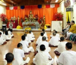 Vihara Dhammadipa Manado Gelar Latihan Atthasila
