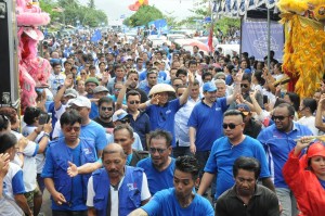 Hormati Suasana Natal, Rajawali Tunda Demo