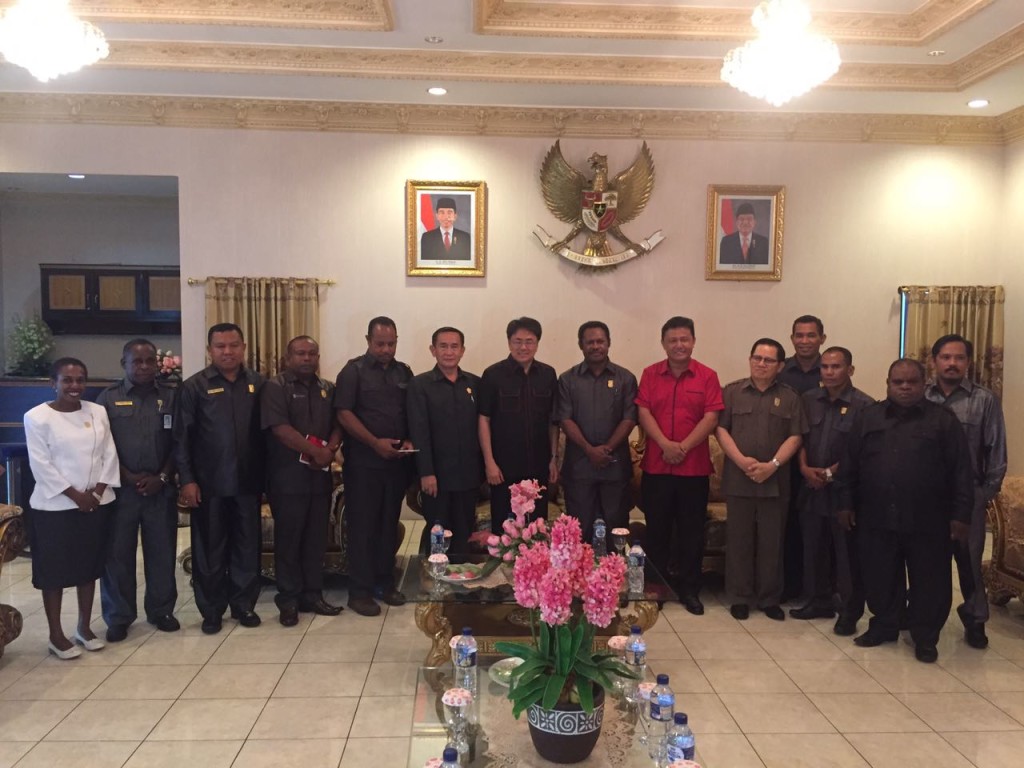 DPRD Papua Barat Timba Ilmu di Gedung Cengki Sario