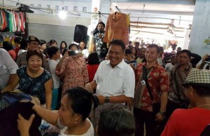 Blusukan Gubernur OD, Kejutkan Suasana Pasar Towo’e Tahuna