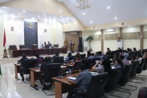 Dibacakan Wawali, Penghantar Nota Keuangan RAPBD Kota Manado 2017 Berakhir Subuh