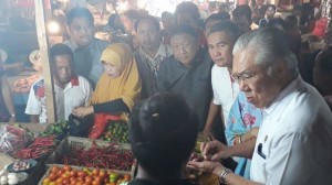 Harga Bahan Kebutuhan Pokok di Manado Stabil, Sekot Rum Usulu Dampingi Mendag RI Pantau Pasar Tradisional