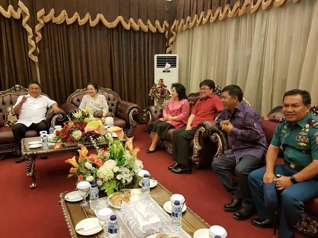 Sumendap Dampingi OD Jemput Ketum PDIP Hadiri Natal Nasional