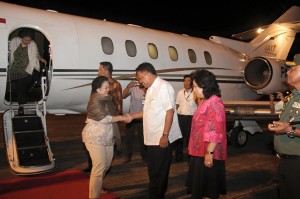Tiba di Manado, Presiden ke-5 Megawati Soekarno Putri Disambut Petinggi PDIP Sulut