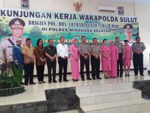 Disaksikan Wakapolda Sulut, Polres Minsel Gelar Khinatan Massal