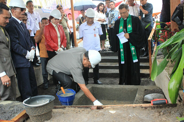 Pembangunan Hotel Sutan Raja , Gubernur Meletakan Batu Pertama