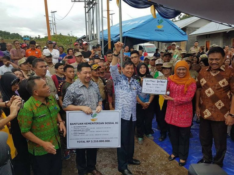 Bantu Korban Relokasi Banjir di Pandu, Jokowi Utus Mensos Kofifah Indar Parawansa