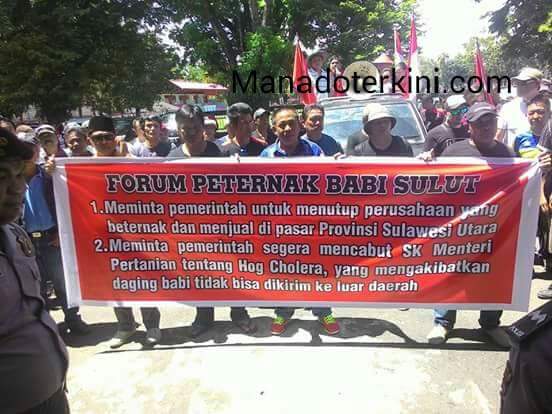 Forum Peternak Babi Demo di Kantor DPRD Sulut