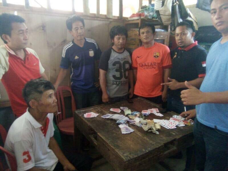 Main Judi, Lima Warga Anurang di Amankan Tim Buser Polres Minsel