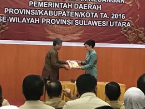 Bupati Minsel Serahkan LKPD TA 2016 Kepada BPK RI Perwakilan Sulut