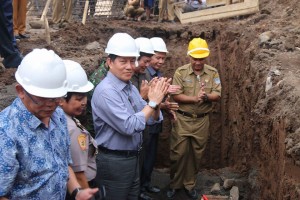 Dianggarkan Rp 14 Miliar, GSVL Letakan Batu Pertama RSUD Manado