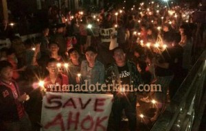 Seribu Lilin Dari Desa Picuan Minsel Untuk Ahok