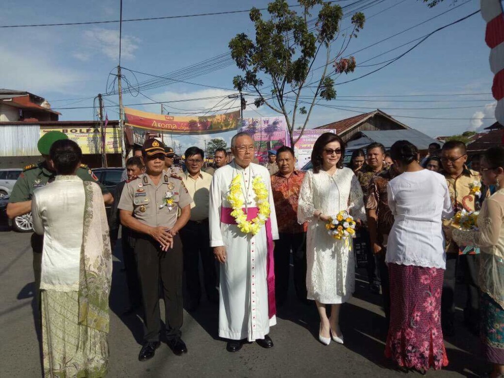 Bupati Minsel Hadiri Pemberkatan dan Peresmian Gereja Katolik ST Petrus Tumpaan