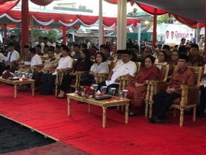 Megawati dan Gubernur Olly Buka Puasa Bersama 1000 Anak Yatim Piatu