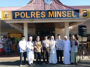 Wabup Franky Donny Wongkar Hadiri Sholat Led di Mapolres Minsel