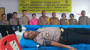 Kapolres Minut Jadi Pendonor Pertama