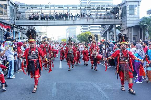 Luar Biasa, Tarian Kabasaran dan Kebaya Minahasa Curi Perhatian Parade ASEAN