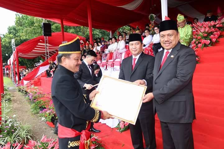 Pemkot Bitung Terima Penghargaan LPPD di Moment HUT Provinsi Sulut