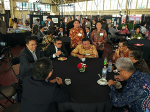 GUBERNUR OLLY DONDOKAMBEY PAPARKAN PELUANG INVESTASI SULUT