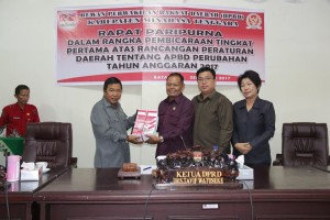 Bupati Sampaikan Nota Keuangan APBD-P di Rapat Paripurna