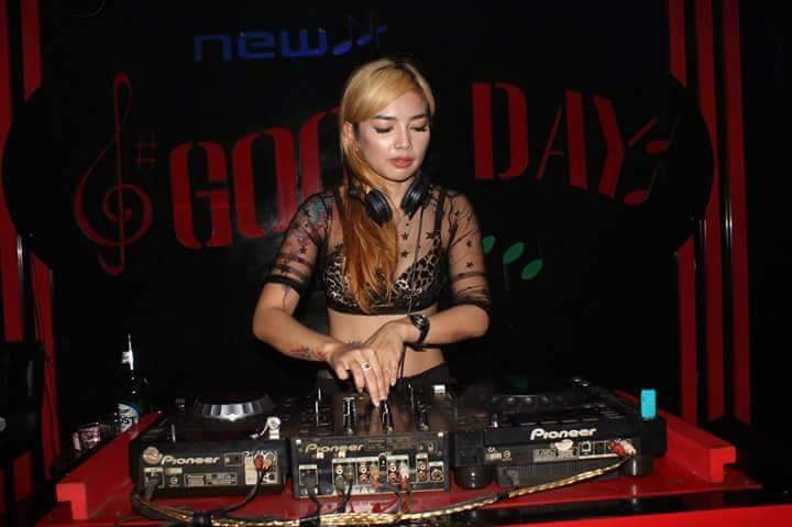 Dj Elle Emo Hipnotis Pengujung New Good Day Club