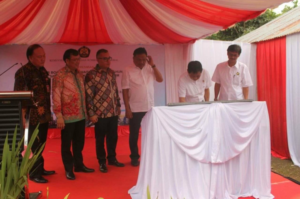 Berbandrol Rp400 Juta, Menteri ESDM RI Resmikan Sumur Bor Air Bersih Desa Warisa