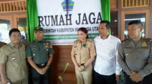 Bupati VAP Dengarkan Aspirasi Warga Dan  Serahkan Bantuan, Serta Resmikan Rumah Jaga