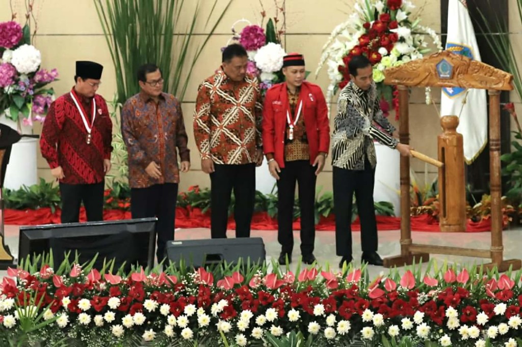 Buka Kongres GMNI di Manado, Gubernur OD Dampingi Jokowi Pukul Tetangkoren