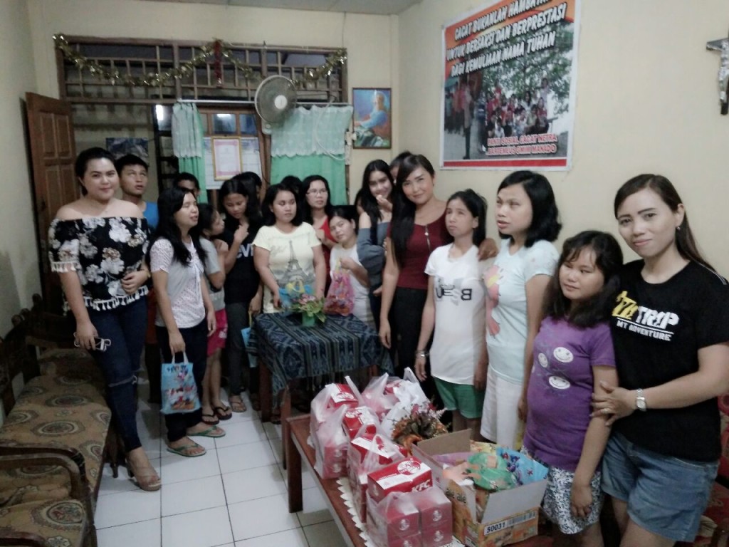 Empat Wanita Cantik Ini Berbagi Kasih di Panti Asuhan Yayasan GMIM Ds.A.Z.R. Wenas