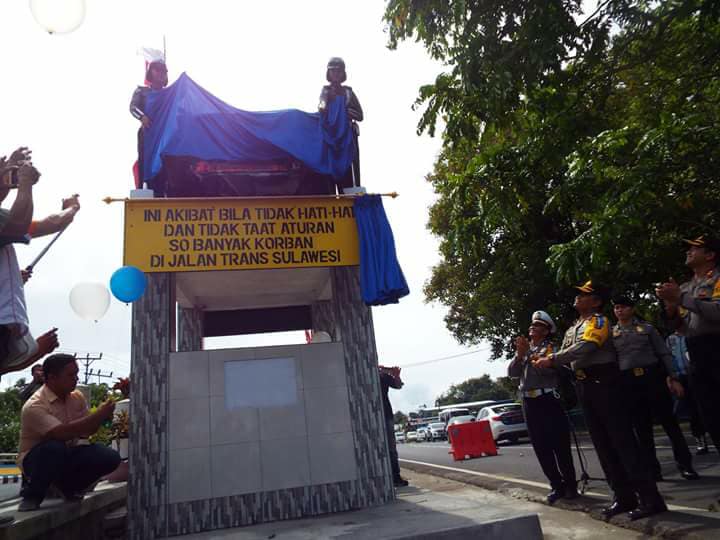 Resmikan Tugu Lakalantas Polres Minsel, Kapolda Sulut Minta Warga Lebih Berhati – hati