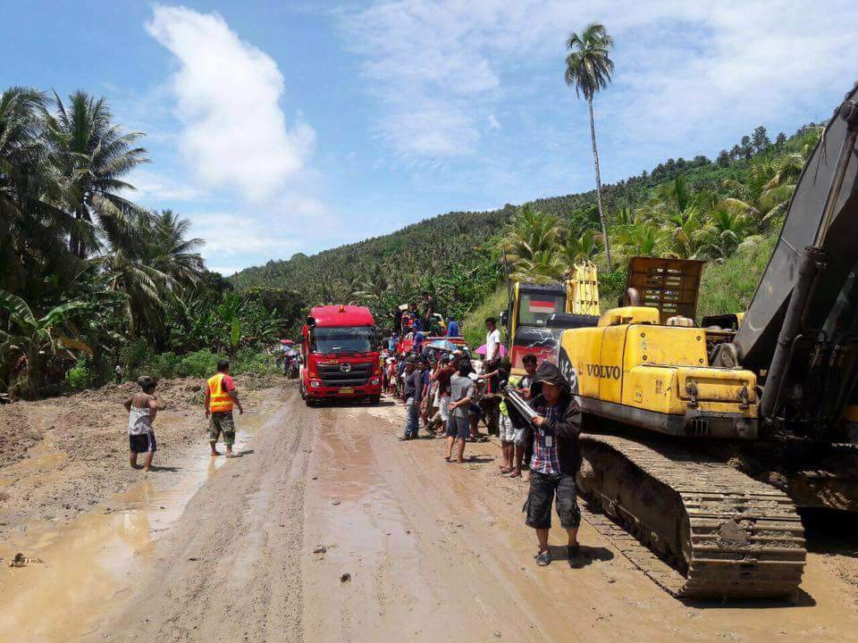 Setelah Tertutup Longsor, Jalur Trans Sulawesi di Desa Blongko Sudah Bisa Dilewati