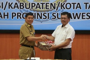Serahkan LKPD Manado Tahun 2017, Walikota GSVL: Tekad Saya dan Pak MOR Riah WTP