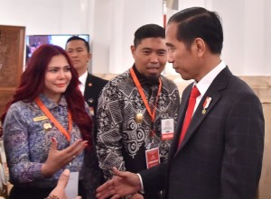 Bupati VAP Terima Penghargaan UHC JKN-KIS Award dari Presiden RI Jokowi