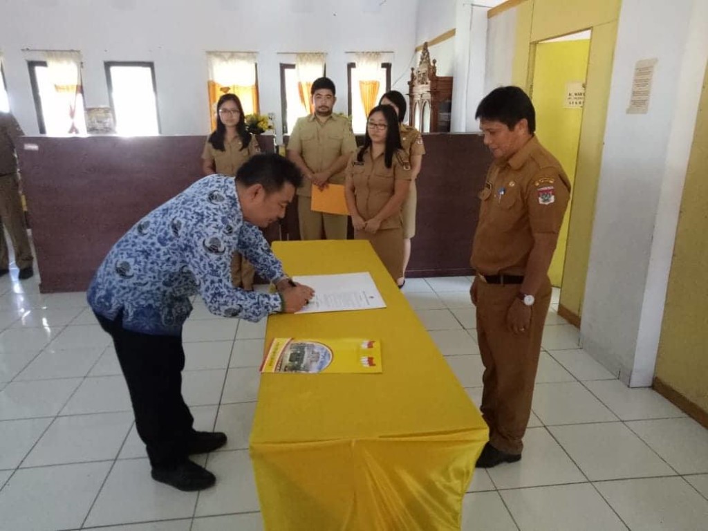 Bupati Tetty Tunjuk Palit Jabat Kasatpol – PP dan Damkar Minsel