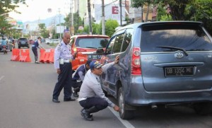 Dishub Manado Tindak Tegas Kendaraan Parkir di Trotoar