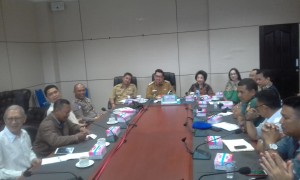 Wawali Mor Bastiaan Pimpin Rapat Pertemuan Forum Lalu Lintas