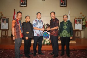 Baleg DPR RI Temui Pemprov Sulut
