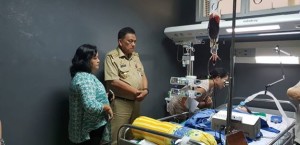 Olly Dondokambey Besuk Bocah Yang Diduga Dibakar