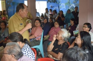 Lomban Serahkan Bantuan Sosial Pemkot Bitung TA 2018