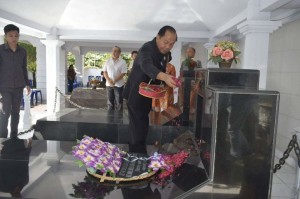 Lomban Ziarah ke Makam Mantan Wali Kota Bitung