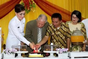 Bupati Hadiri HUT ke – 41 Sekaligus Meresmikan Kantor dan BPU Desa Pakuure Satu