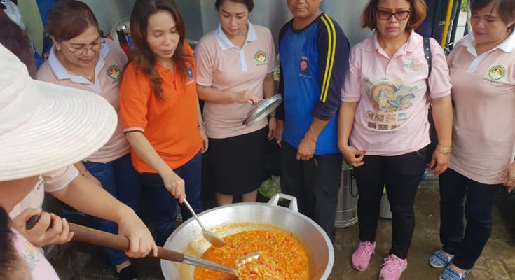 Serbu Dapur Umum, Waket TP-PKK dan Dharma Wanita Ikut Masak