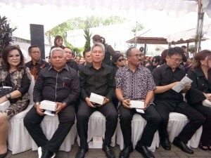 Wabup FDW Hadiri Ibadah Pemakaman Ayah Mertua Gubernur Sulut